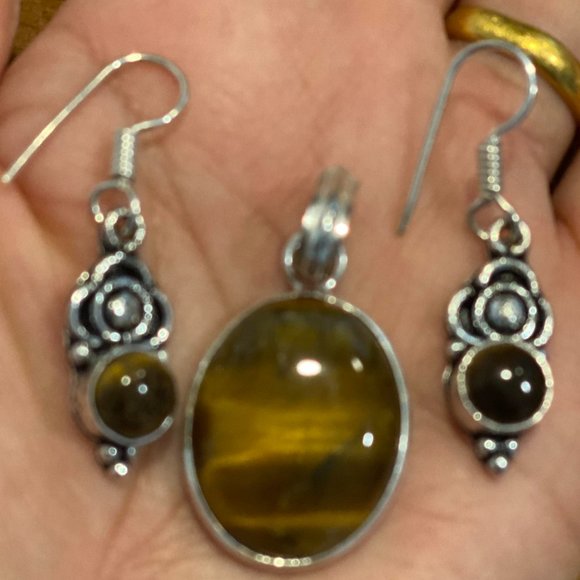 Natural Handmade Tiger Eye Pendant Dangle Hook Earring Set. - Picture 4 of 9